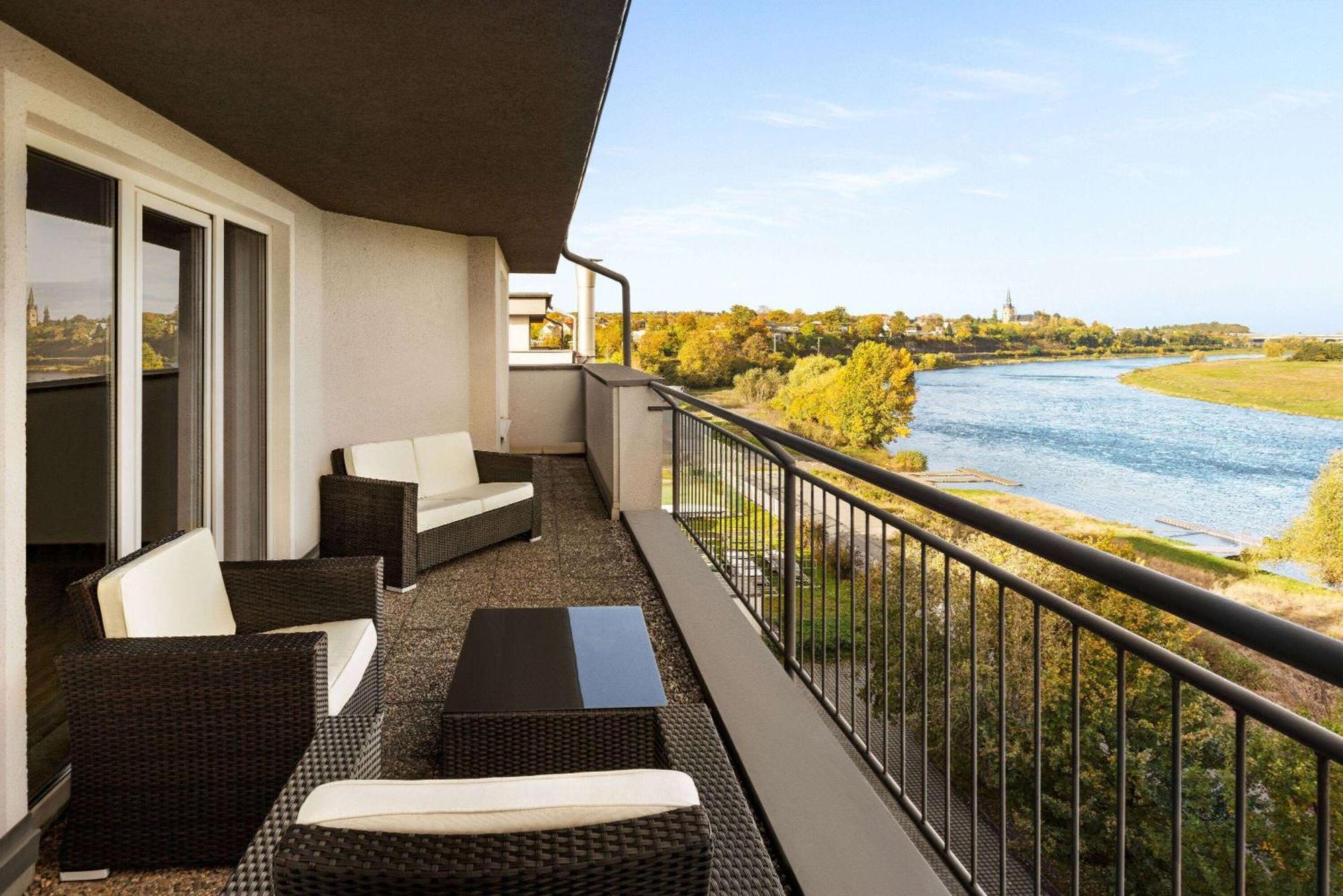 AMEDIA Hotel Dresden Elbpromenade Exterior foto