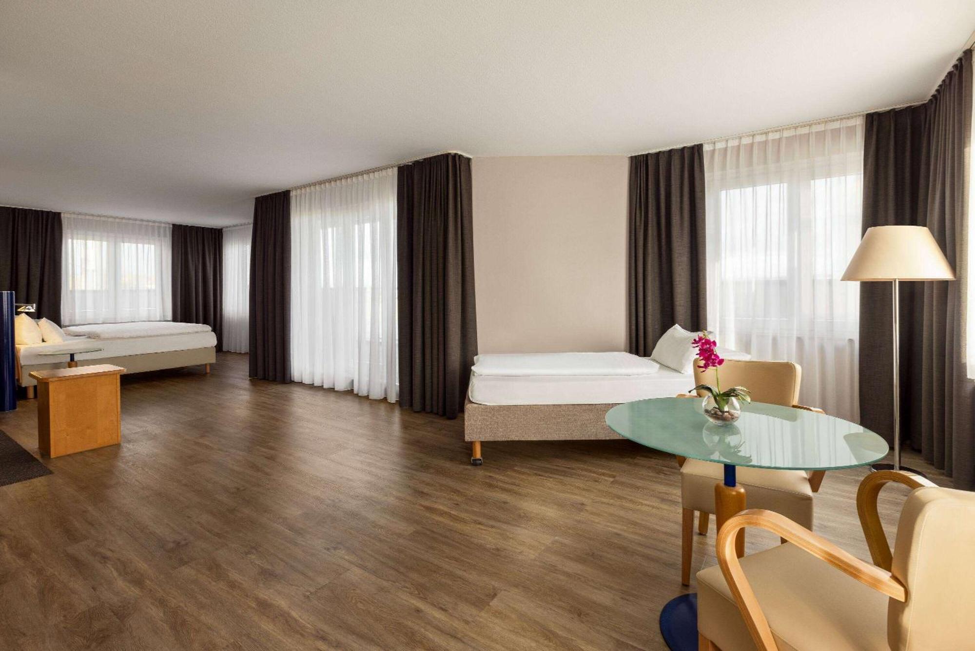 AMEDIA Hotel Dresden Elbpromenade Exterior foto